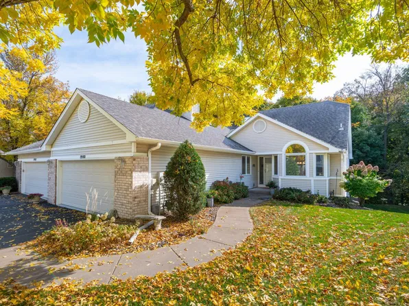 19580 Waterford Ct, Shorewood, MN 55331
