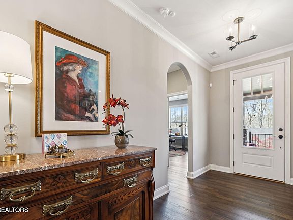 4th image of 324 Oostanali Cir