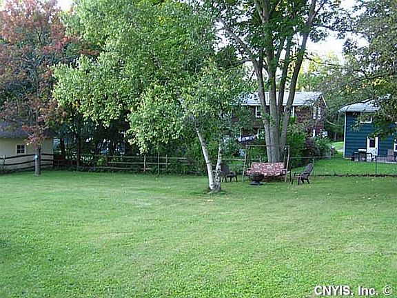 4th image of 225 Maplewood Ave