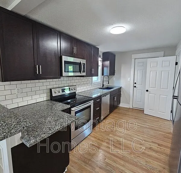 4619 Bell St — Photo 16