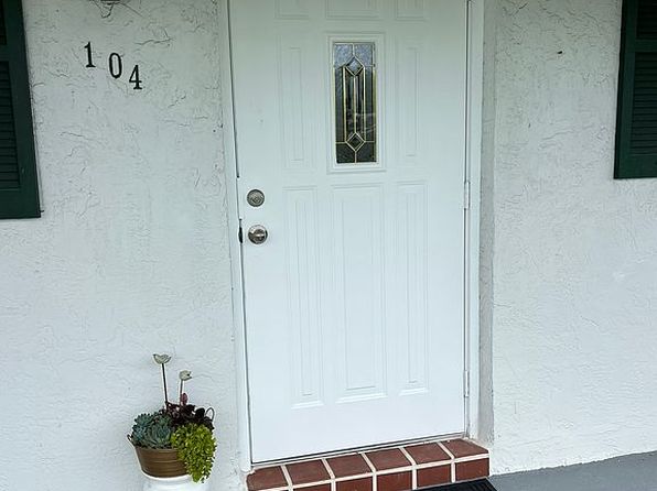 721 SW Lake Ct APT 104