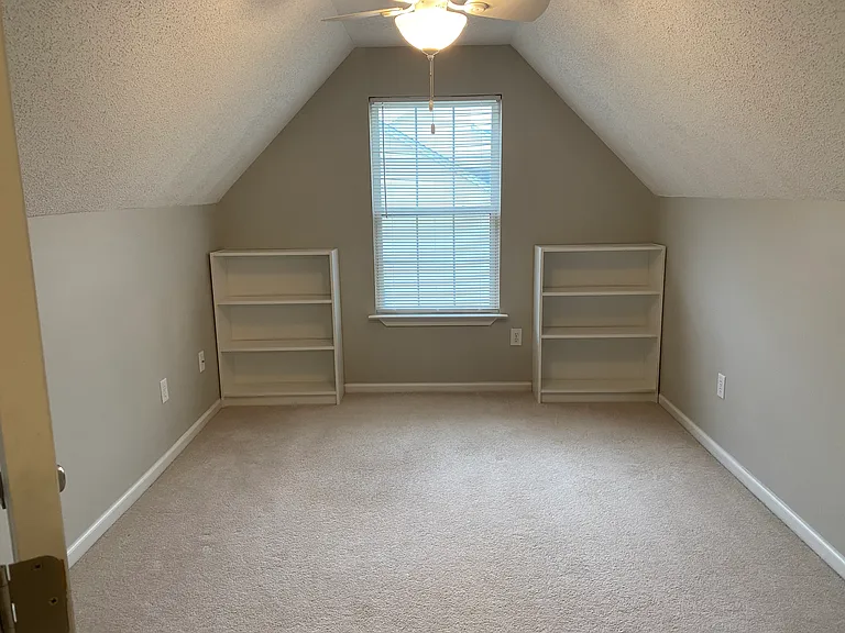 121 Fawnbrook Dr — Photo 18