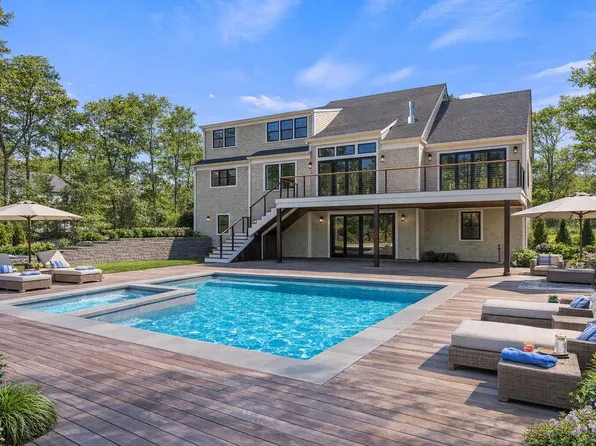 10 Dawson Way, Hatchville, MA 02536