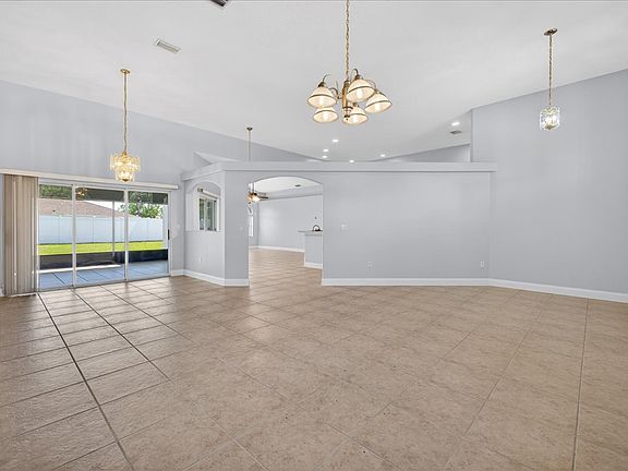 4th image of 28 Freneau Ln