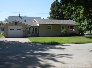 715 Merchant St, Wapello, IA 52653