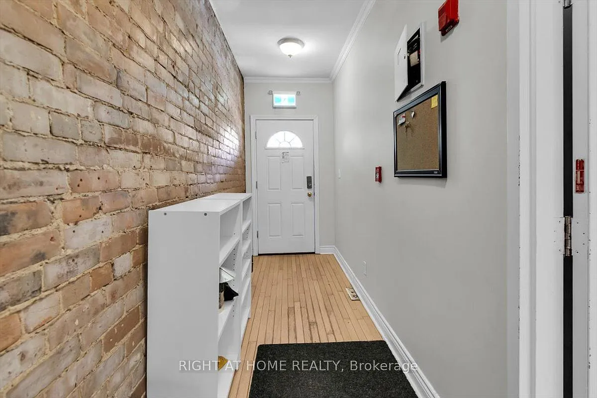 182 Mutual St — Photo 3