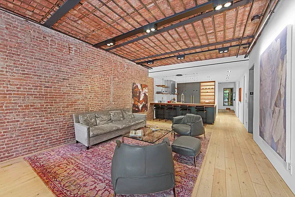 Rented by Tabak Real Estate | media 53