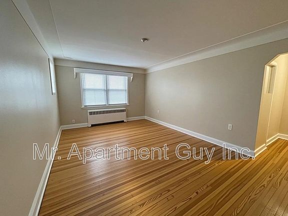 4th image of 16 Kingsway Dr #1