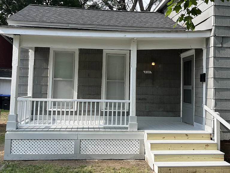 214 Ferris St — Photo 1