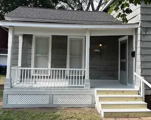 214 Ferris St Photo 1