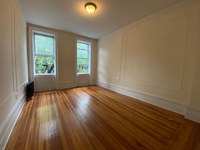 1st image of 33 Bank St #12E
