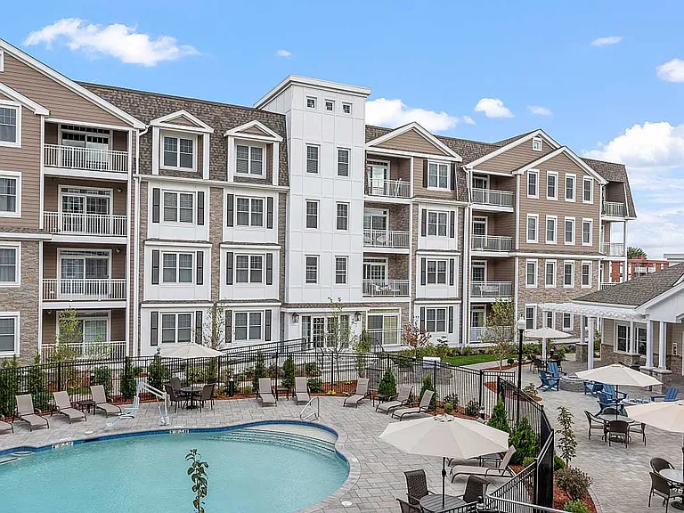 320 Middlesex Ave #D-405 — Photo 34