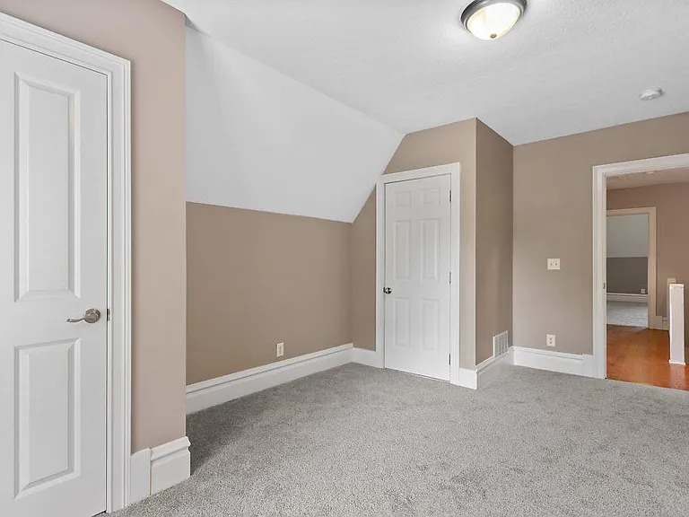 1131 Franklin Ave — Photo 11