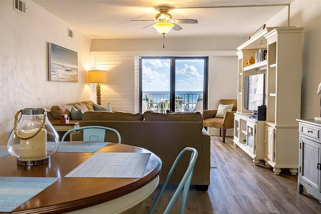 2 bed, 2.0 bath, 950 sqft, $4,250 — Photo 4