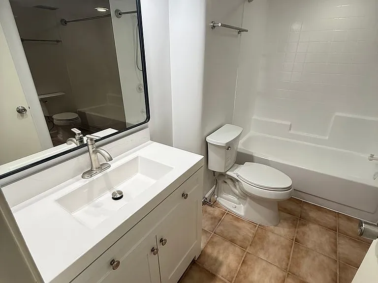 521 Hahaione St #19G — Photo 3