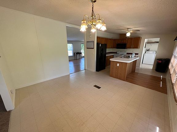 4th image of 1321 Montford Dr