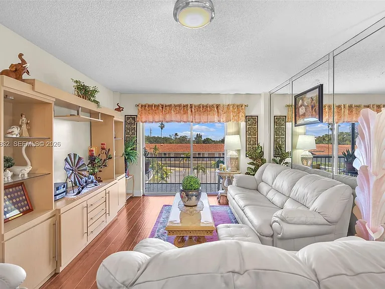 4160 Inverrary Dr #308 — Photo 2