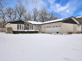 18028 Cherrywood Ln, Homewood, IL