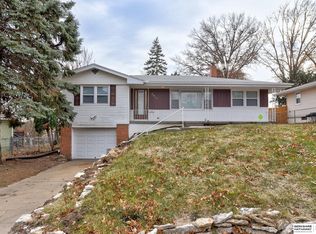 5411 Grand Ave, Omaha, NE 68104