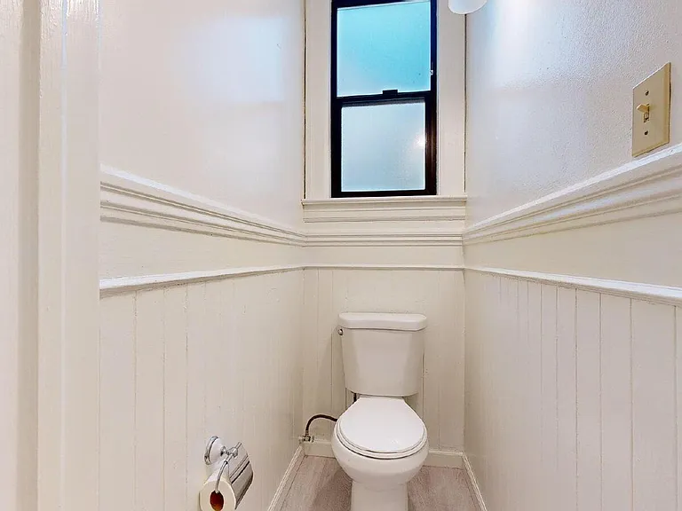 2136 Hayes St — Photo 9