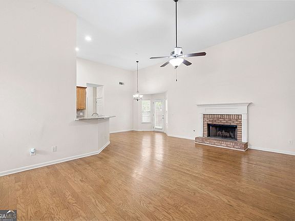 4th image of 3155 Esplanade Cir SW