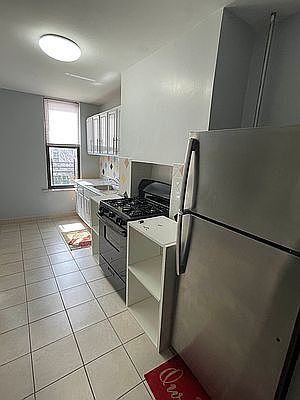 2nd image of 180 Sumpter St 3-floor 3L