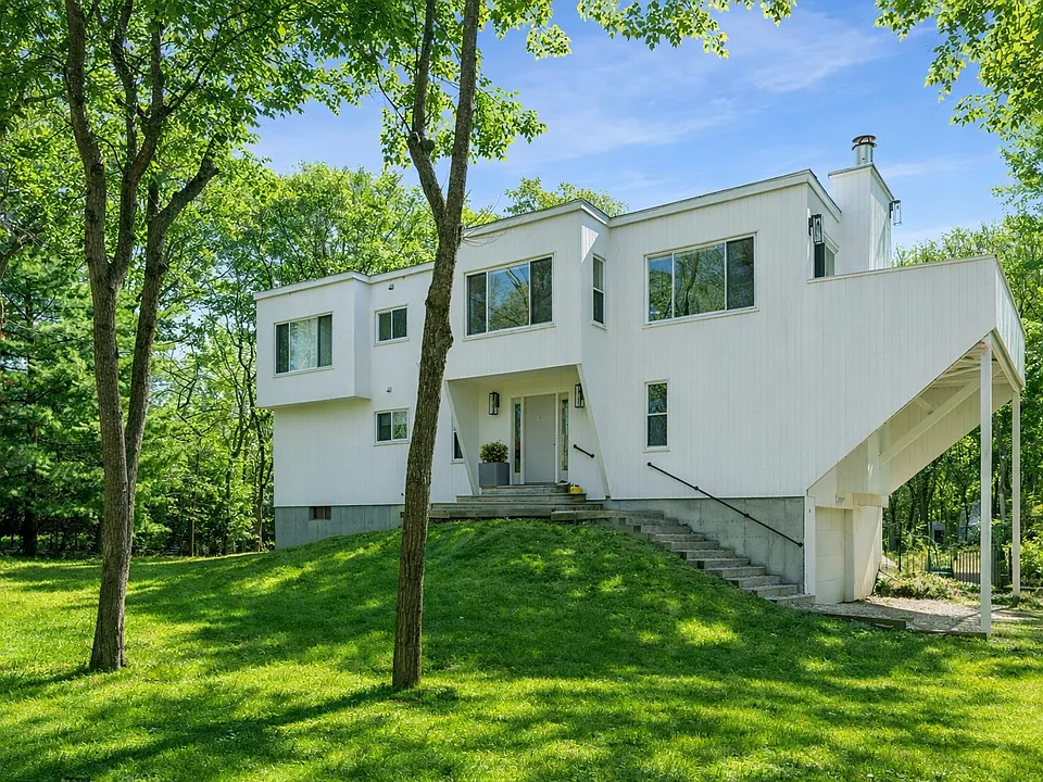 14 Old Trail Rd