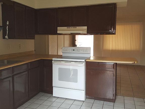 2nd image of 106 W 9th Pl
