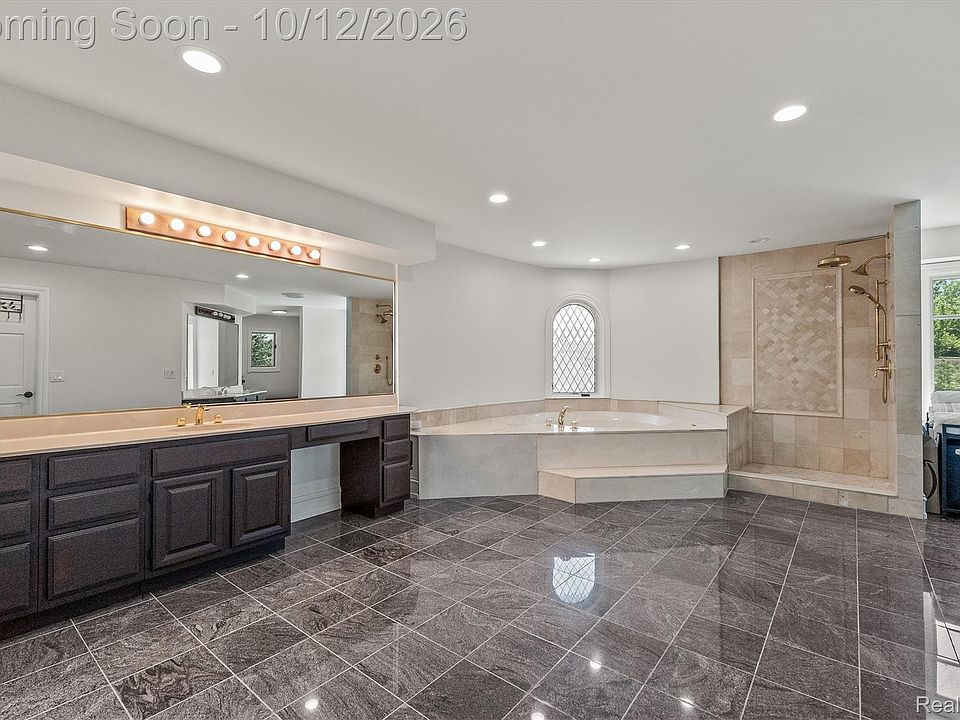 221 Charing Cross Ct, photo 24