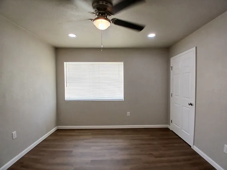 305 N Lake Ave — Photo 9