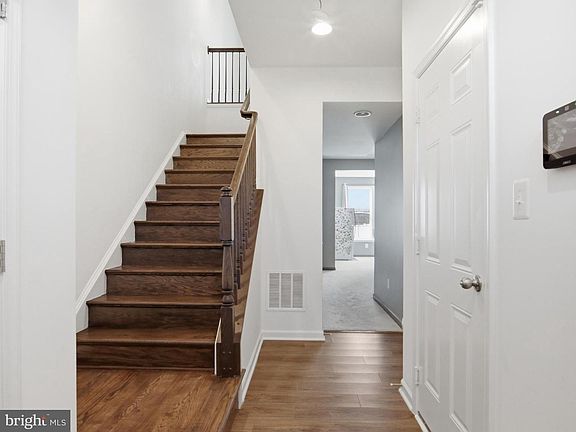 3rd image of 233 Union Ridge Dr