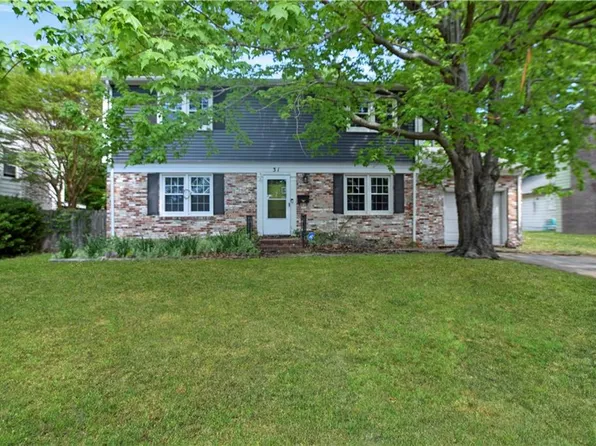 31 Colonial Acres Dr, Hampton, VA 23664