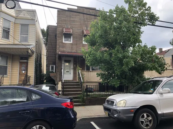 319 14th St, Union City, NJ 07087