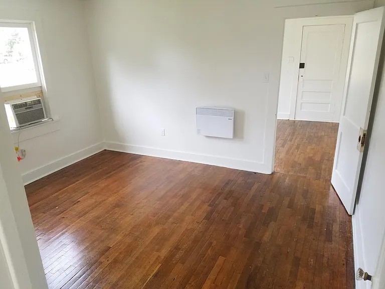 115 Louisa Blvd — Photo 5