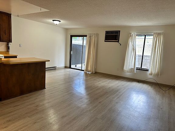 2nd image of 815 W Miner St #5