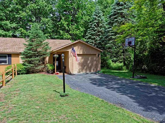 2nd image of 10 Glenbrook Dr