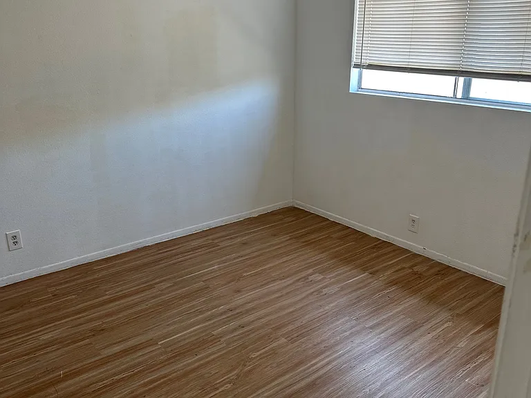 929 N Normandie Ave — Photo 6