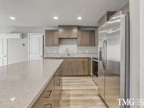 4th image of 3711 NE 49th St #4803