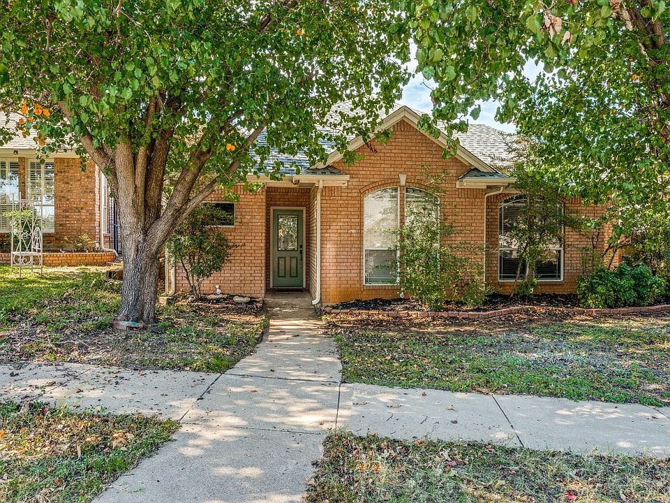 1st image of 4610-4612 Oak Club Dr