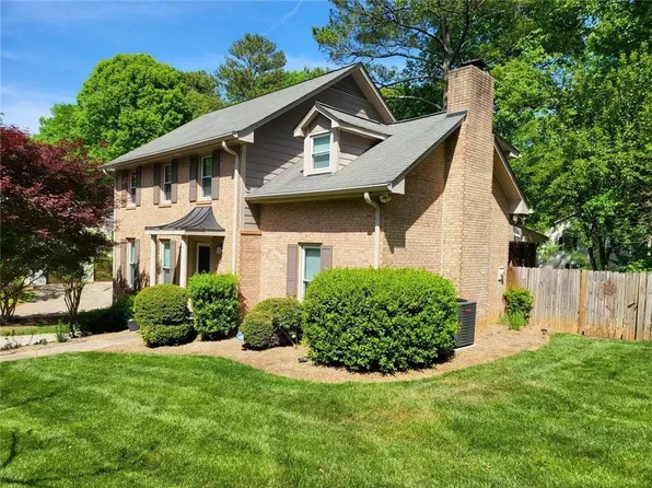 210 Wickerberry Holw, Roswell, GA 30075