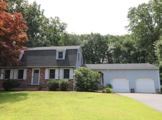 16 Clover Hill Dr, Chelmsford, MA 01824