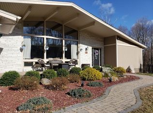 883 General Knox Rd, Russell, MA 01071