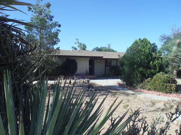 22393 Miramot Rd, Apple Valley, CA 92308