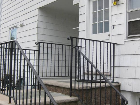 3rd image of 525 Rockland Ave #3