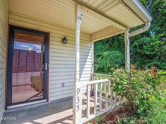 4th image of 935 Chip Cove Ln