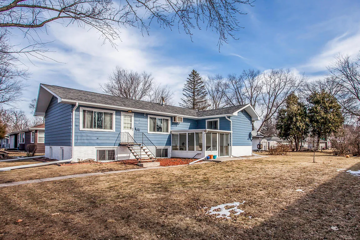 Spacious 2 Bedroom, All Major Utilities Included! - 3114 Grove Ave, Ames, Ia 50010 — Photo 1
