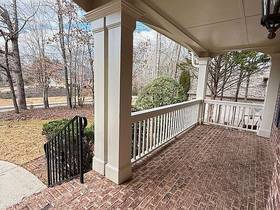 5th image of 128 Northampton Dr