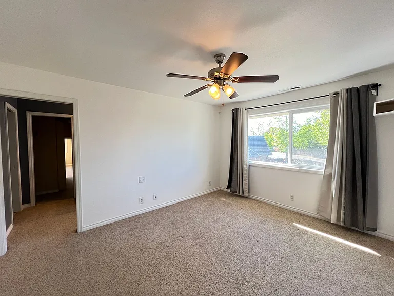 1592 Kingston Way — Photo 15