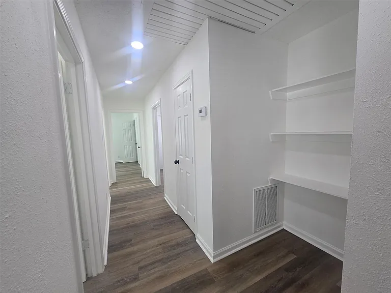 5102 Avenue L — Photo 21