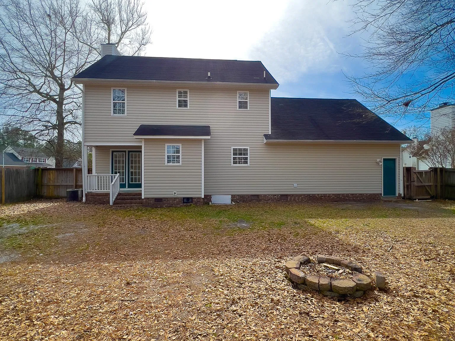 4 bed, 2.5 bath, 1868 sqft, $2,100 — Photo 3
